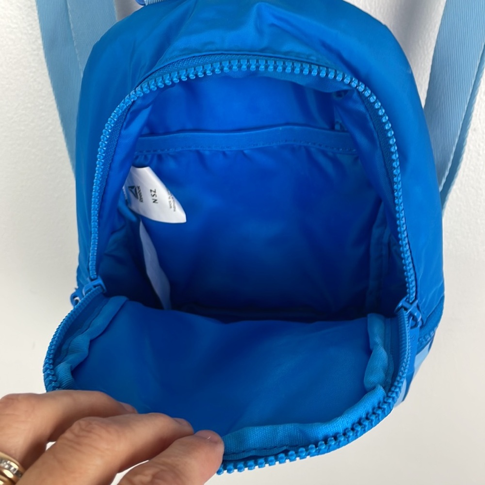 NWOT Small Reebok Backpack Color Blue - Picture 7 of 9